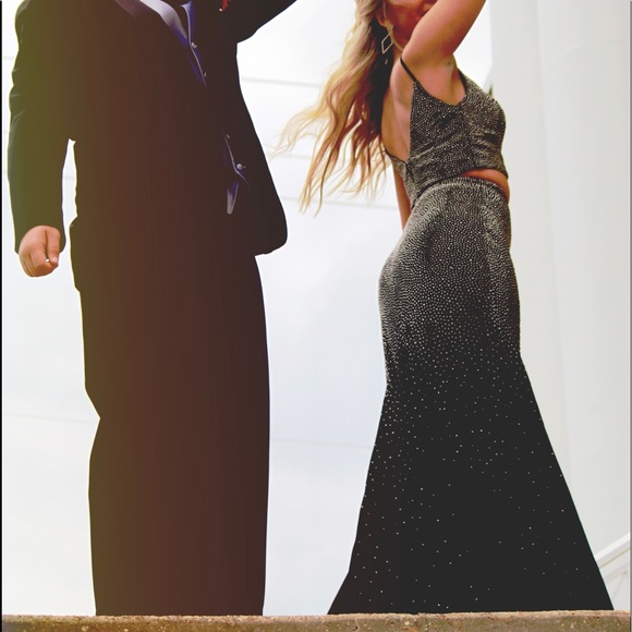 PROM!! A 2022 Fit and Flare, Stone Embellished Two Piece Dress by Alyce, size 8 - Picture 2 of 6